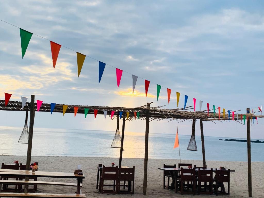 beach front view at Klong Jark Bungalows