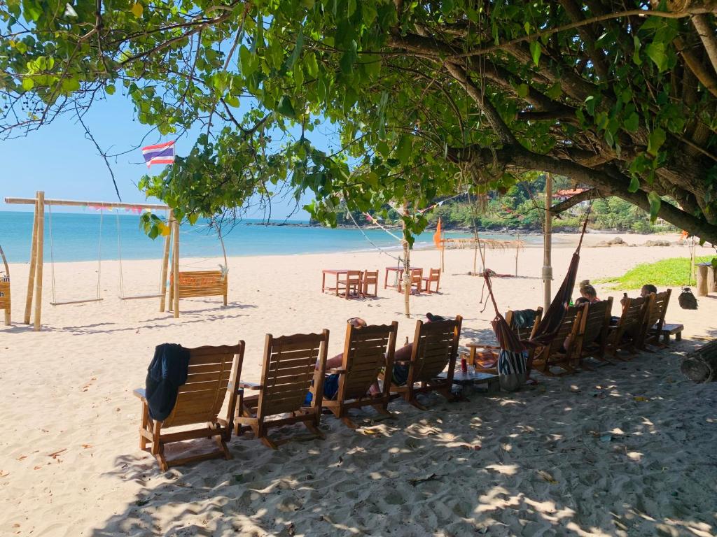 beach front view at Klong Jark Bungalows